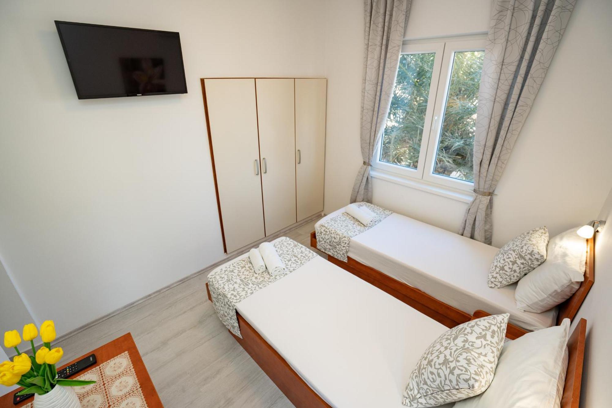 Pool Mansion Magnolia - Comfort Rooms Novalja Exteriör bild