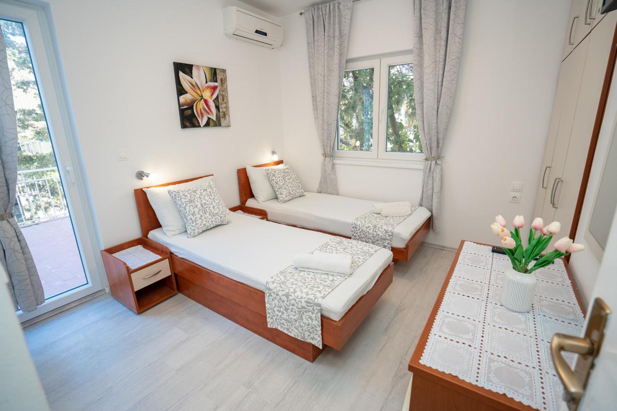 Pool Mansion Magnolia - Comfort Rooms Novalja Exteriör bild